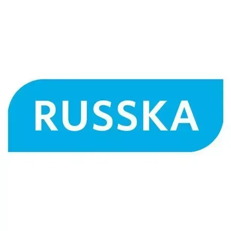 Ein blau-weißes Logo für Russka auf weißem Hintergrund