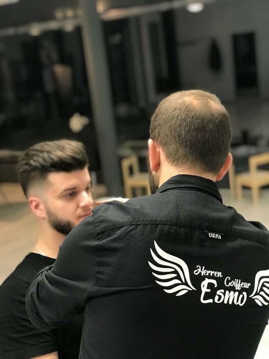 Esmir Ajdini bei der Arbeit - Coiffeur Salon Esmo