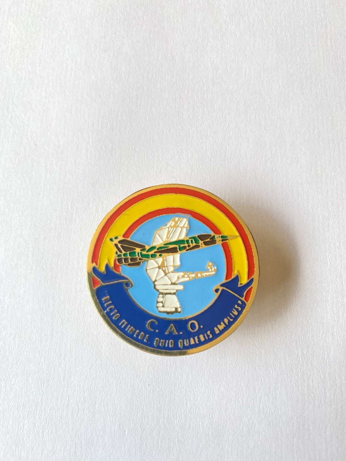 Insignia redonda y colorida de aviación