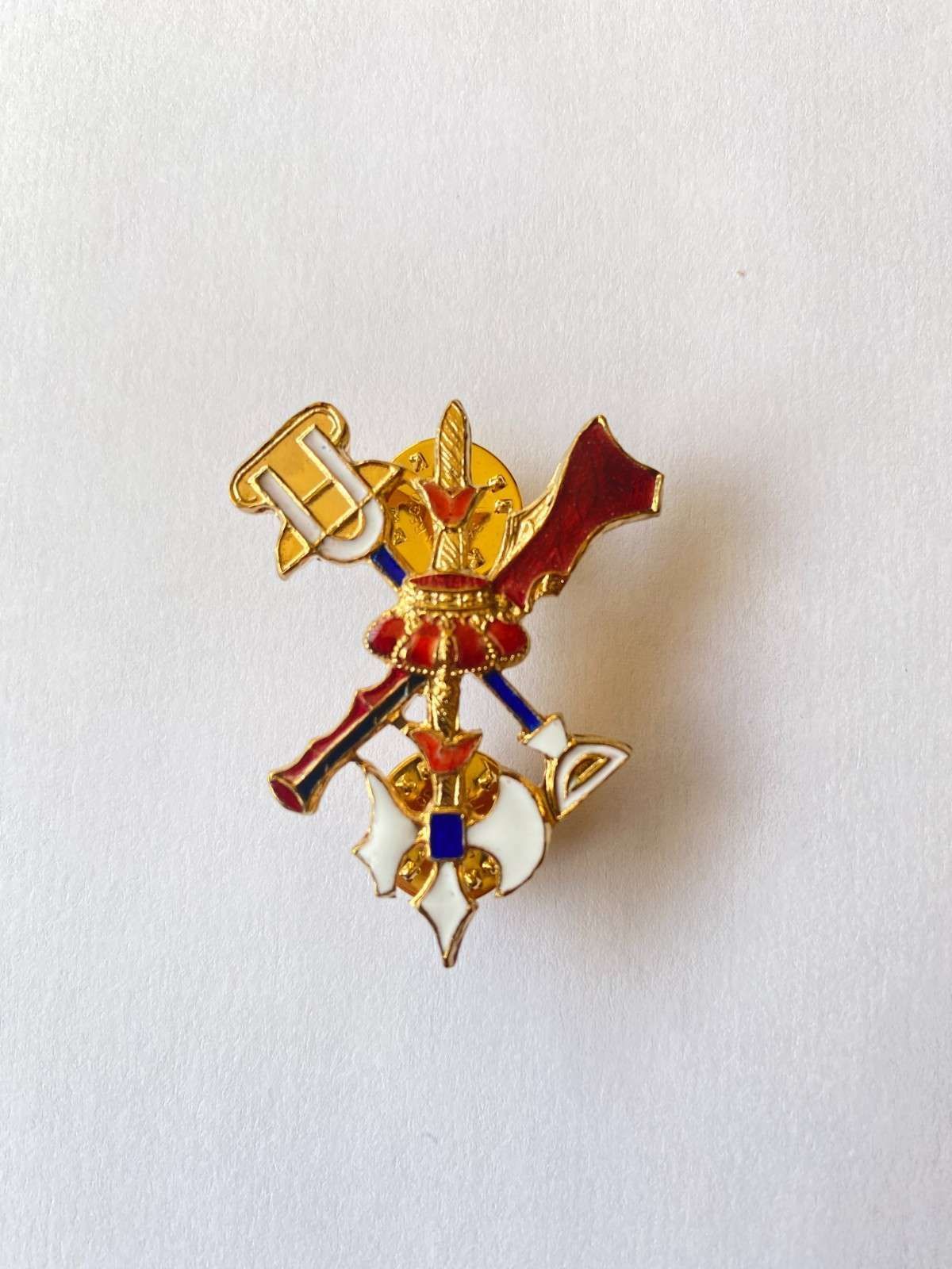 Icono de marcador de posición gris claro con un sol y montañas sobre fondo blanco