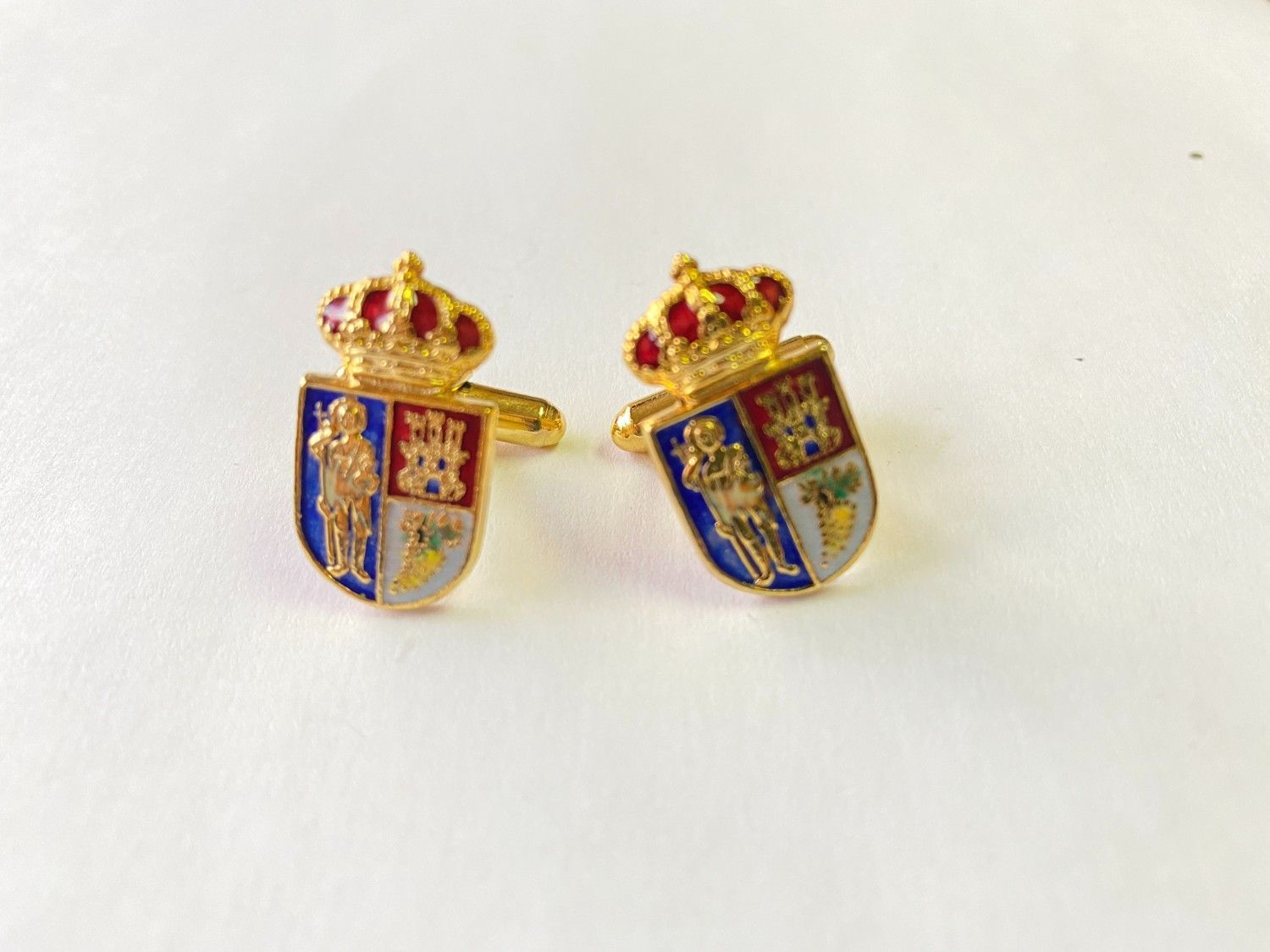 Icono de marcador de posición gris claro con un sol y montañas sobre fondo blanco