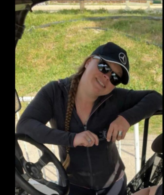 Portrait de Emma, responsable poney club et centre équestre