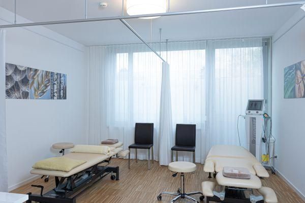 Institut Kruyver – Praxiszimmer mit Stühlen