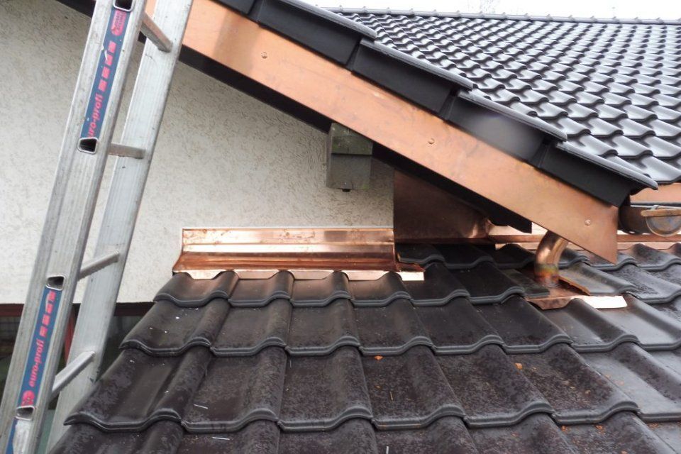 Arbeit der Dachdeckergeschäft Klaus