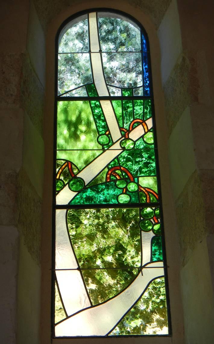 C. van Hollebeke Vitrail: Baie de la Chapelle du Cerisier Champsecret (61)