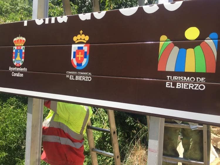 A sign that says turismo de el bierzo on it