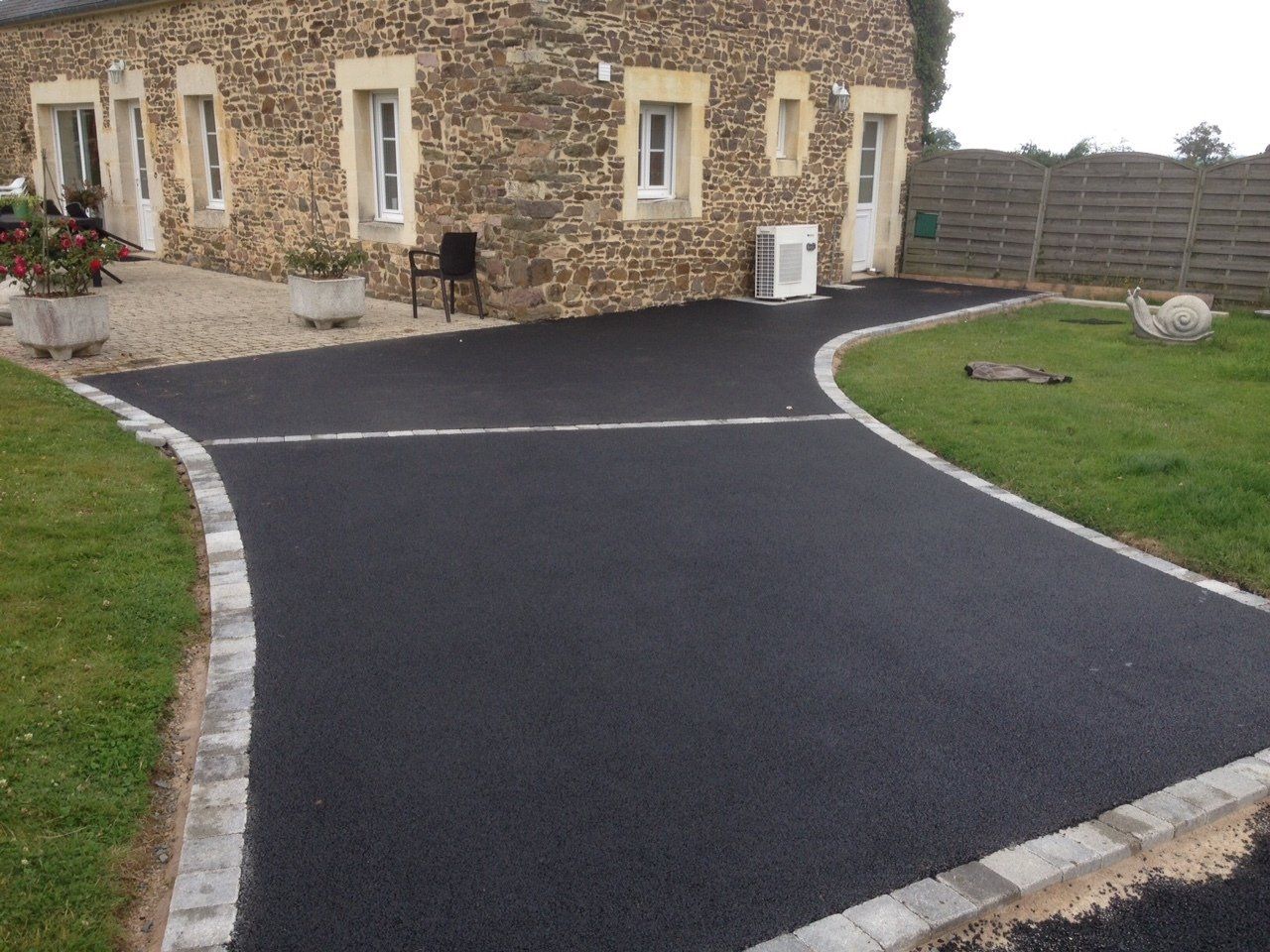 Voie carrossable en enrobé