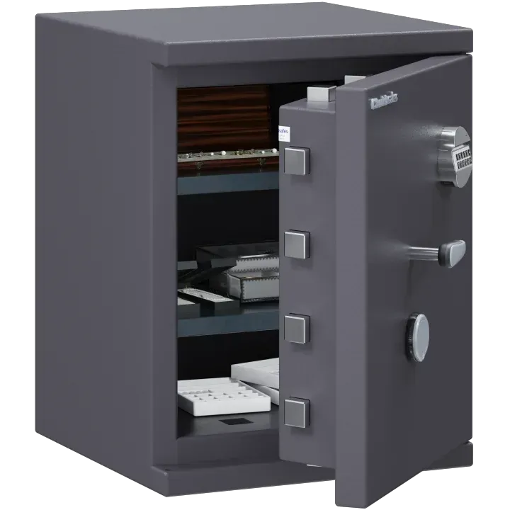Caja fuerte gris con la puerta abierta, revelando el contenido en los estantes.