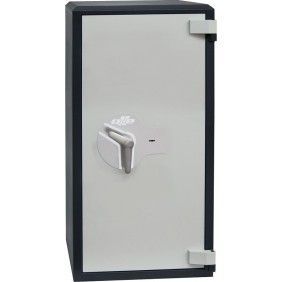 Caja fuerte de color gris y negro con tirador y pestillos en la puerta de color blanco.