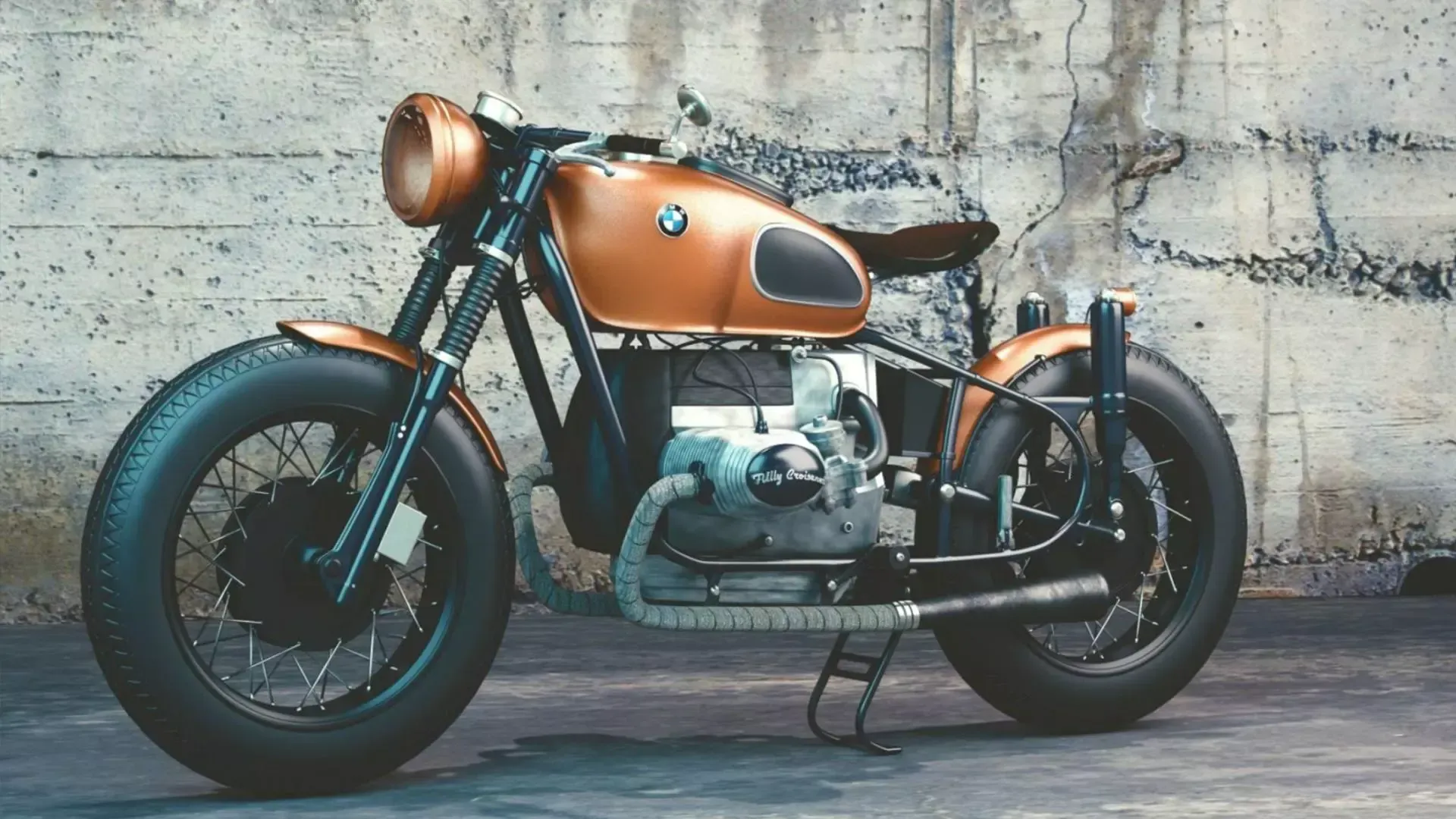 Moto vintage orange garée contre un mur en béton patiné