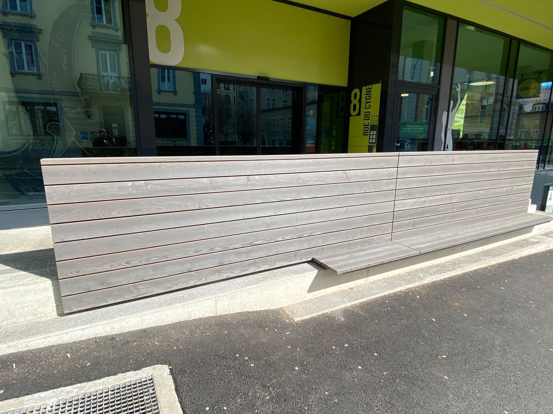 Banc en bois La Chaux-de-Fonds - Bernard Ducommun et Fils SA