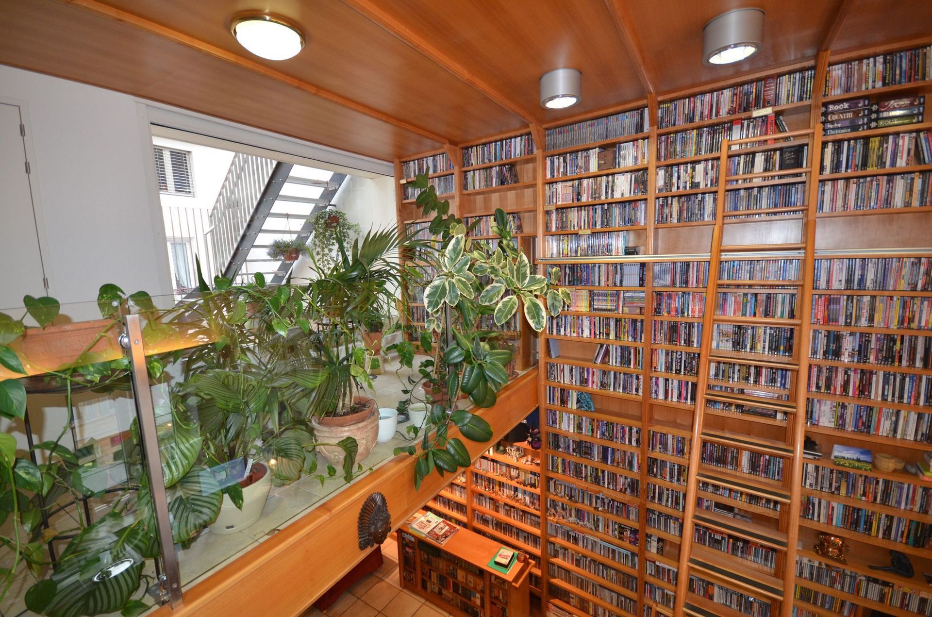 Bibliothèque sur-mesure bois - Bernard Ducommun et Fils SA