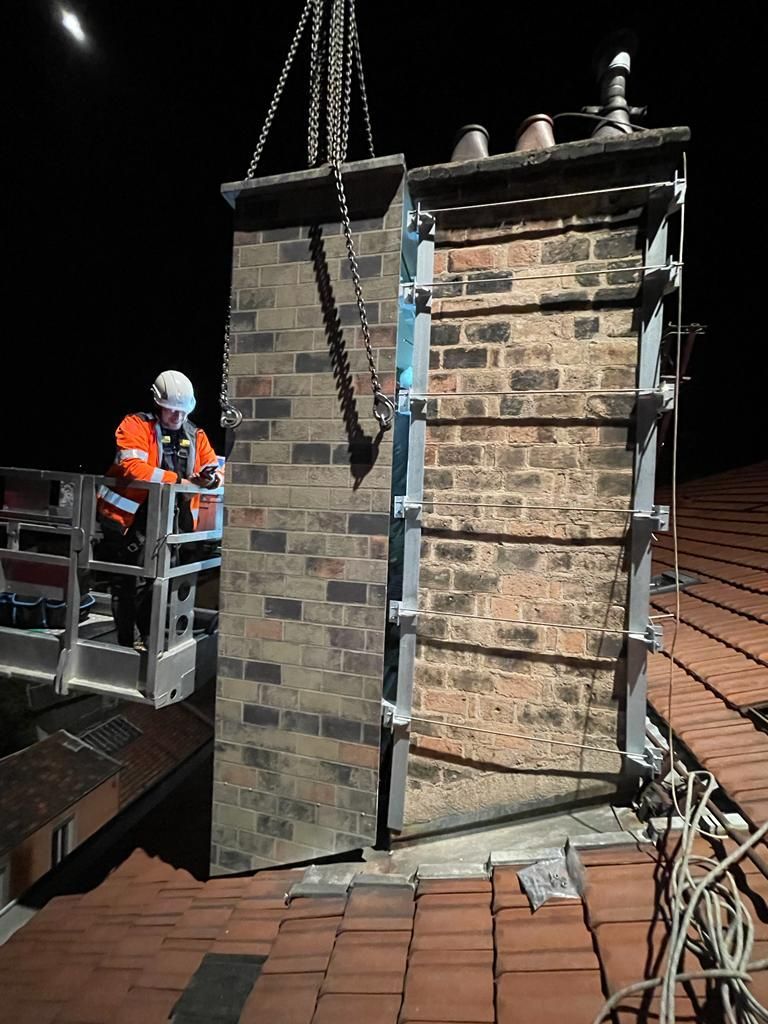 Pose d'une grande cheminée