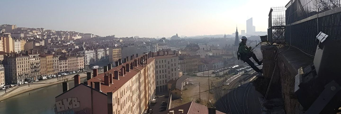 Intervention sur un bâtiment en milieu urbain