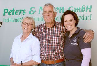 Peters & Nösen GmbH Heimtier- und Gartenbedarf - Günter Peters mit Frau Ruth und Tochter Britta Nösen
