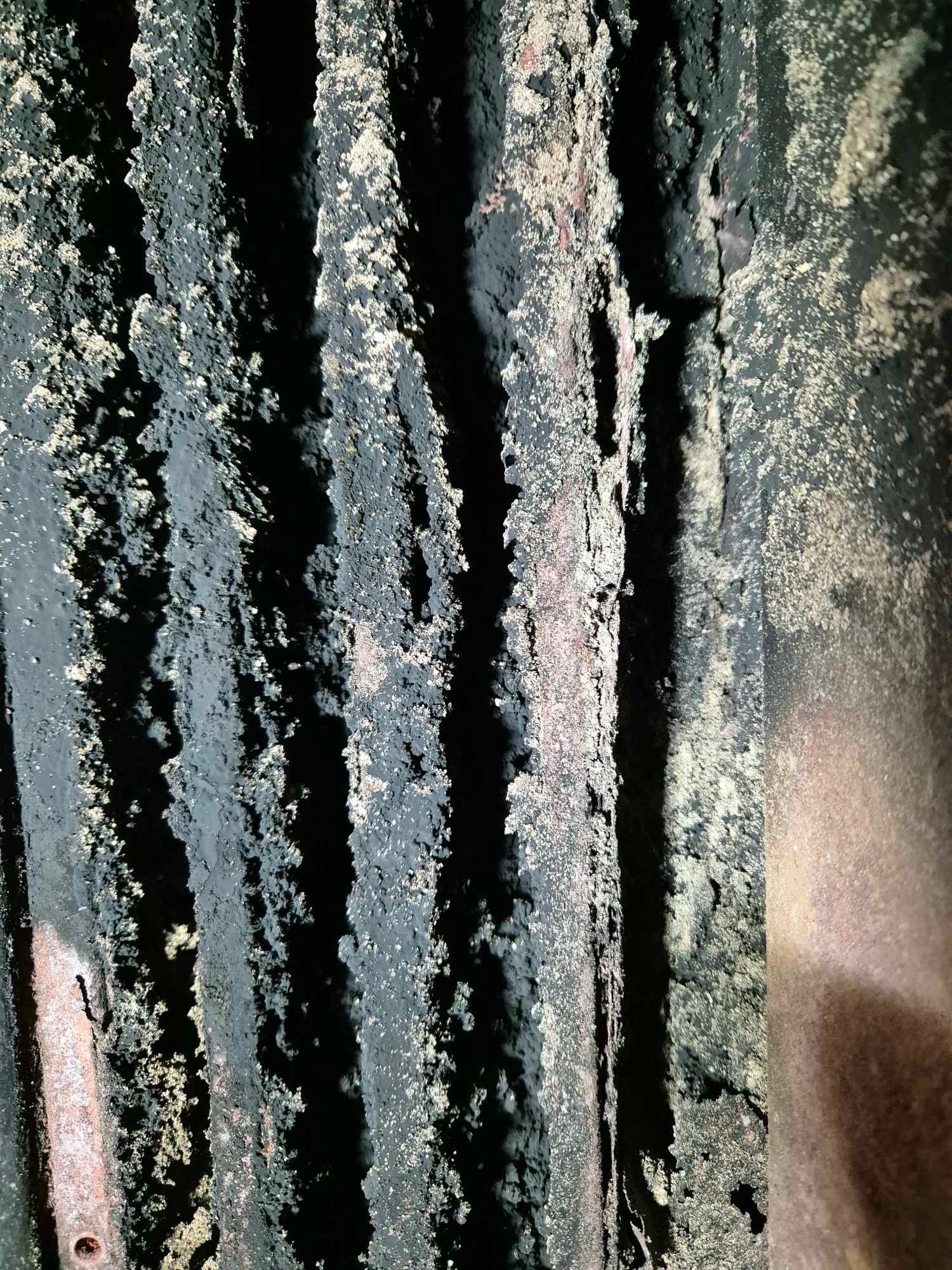 Grille de chauffage avant l'entretien