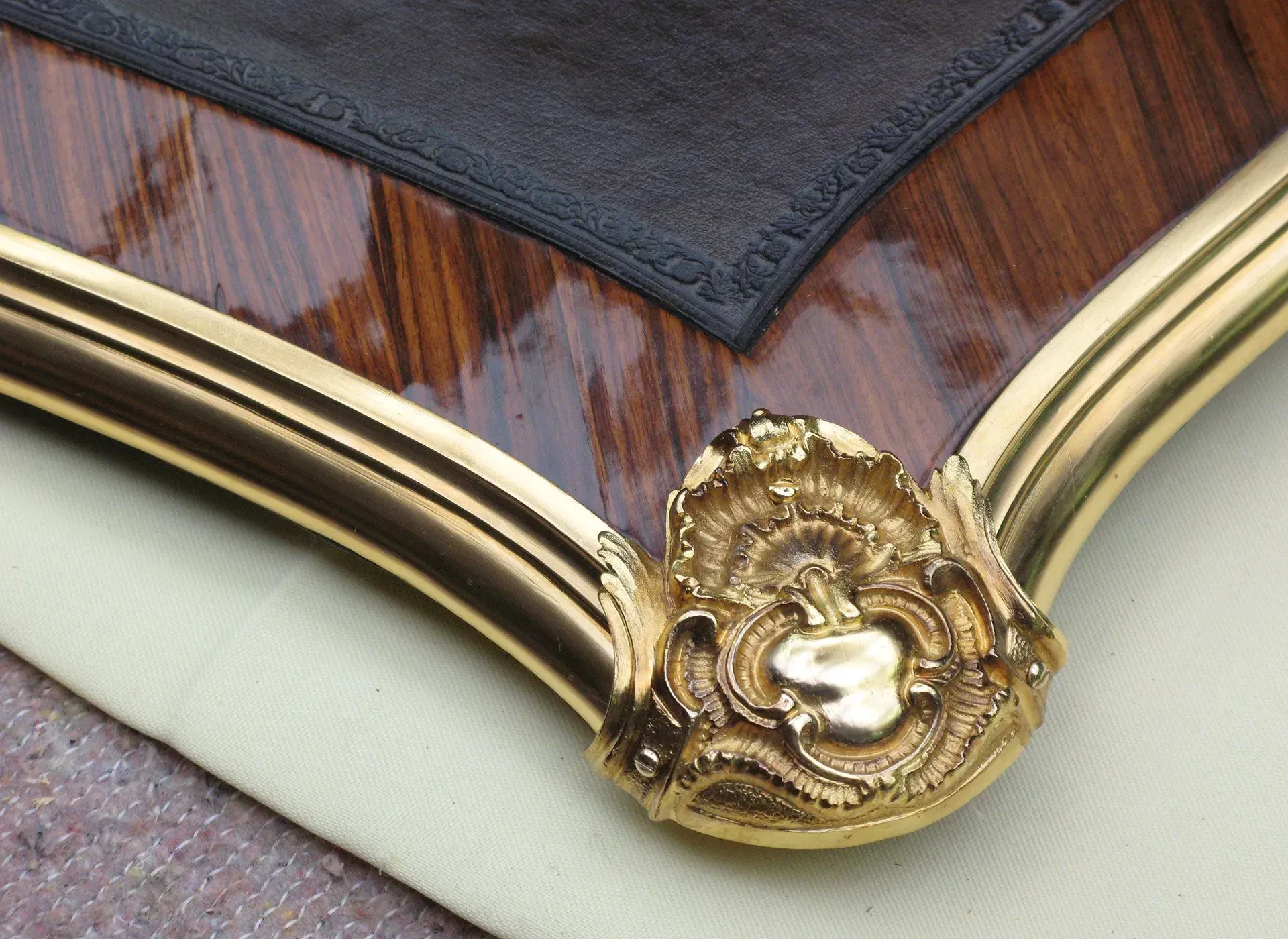 Detail von Schreibtisch, Restaurierungswerkstatt Jörg Nowack und Partner