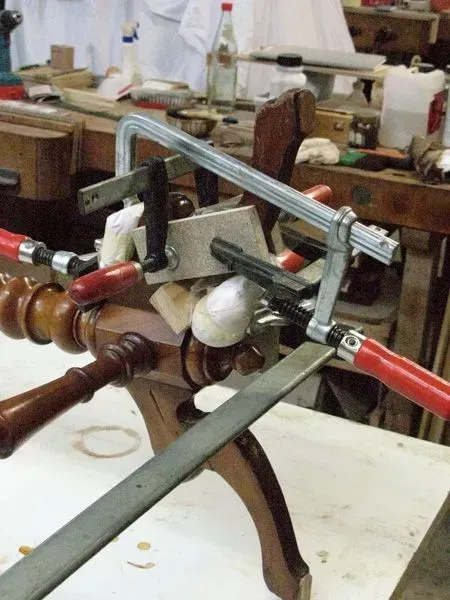 Nähtischchen Bearbeitungsschritt, Restaurierungswerkstatt Jörg Nowack und Partner