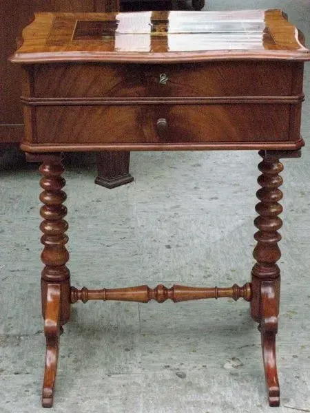 Nähtischchen Ansicht von oben, Restaurierungswerkstatt Jörg Nowack und Partner