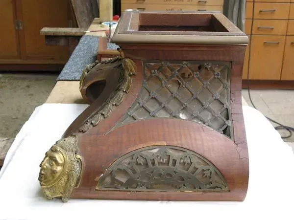 Standuhrdetail, Restaurierungswerkstatt Jörg Nowack und Partner