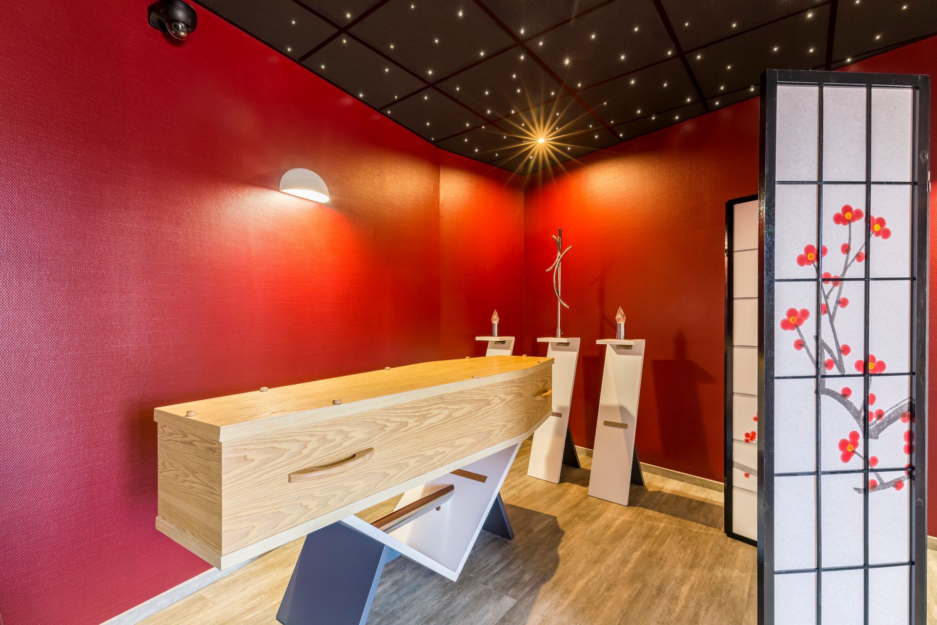 Chambre funéraire avec un cercueil fermé