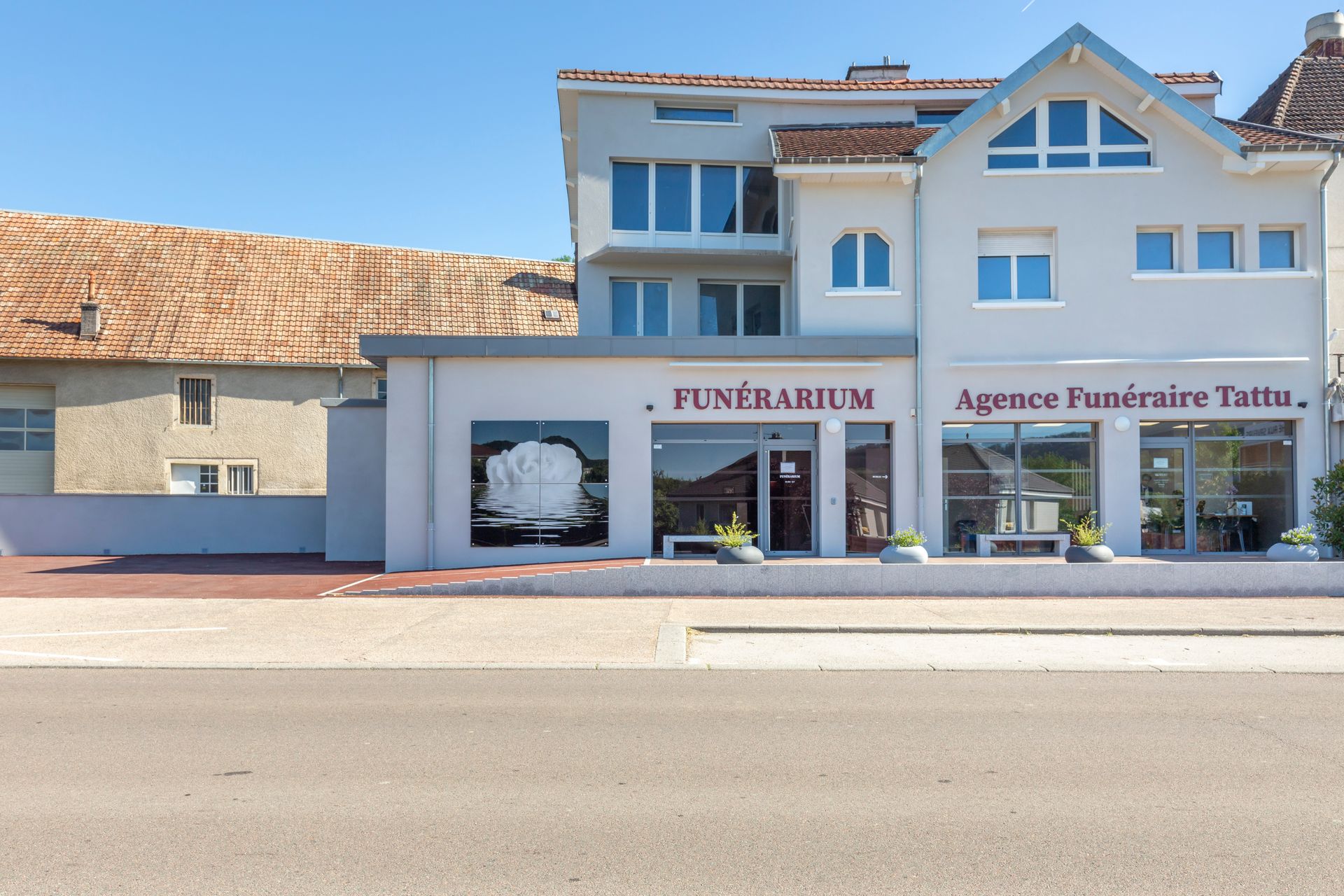 Façade de l'agence funéraire Tattu