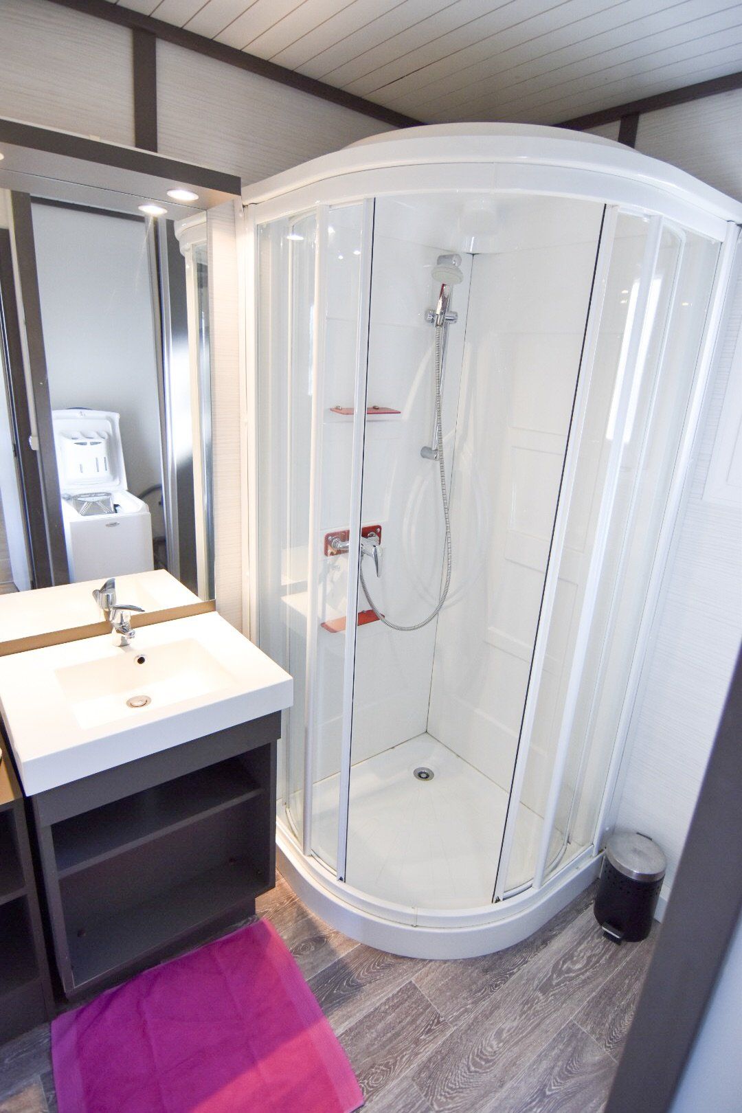 Salle de bains aménagée