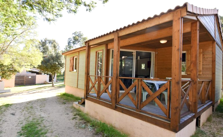 Vue de chalet côté terrasse