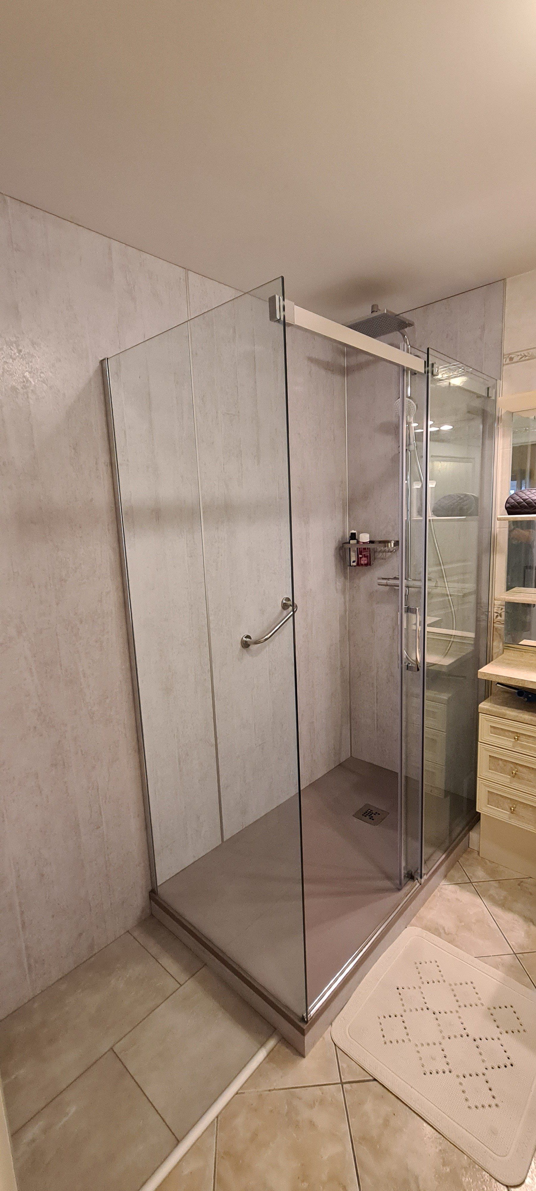 Rénovation de salle de bains - pose de cabine de douche