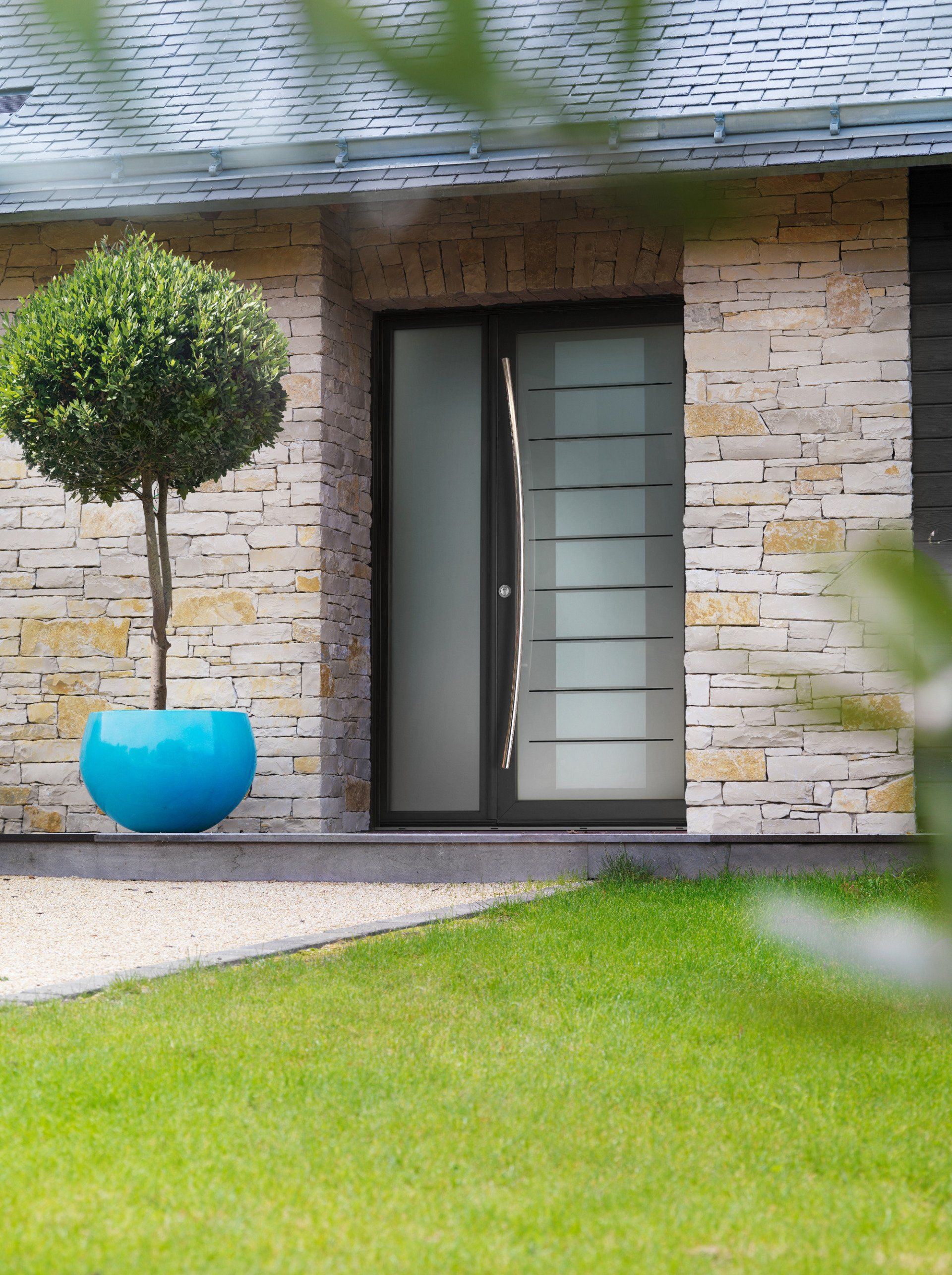 Installation de porte d'entrée