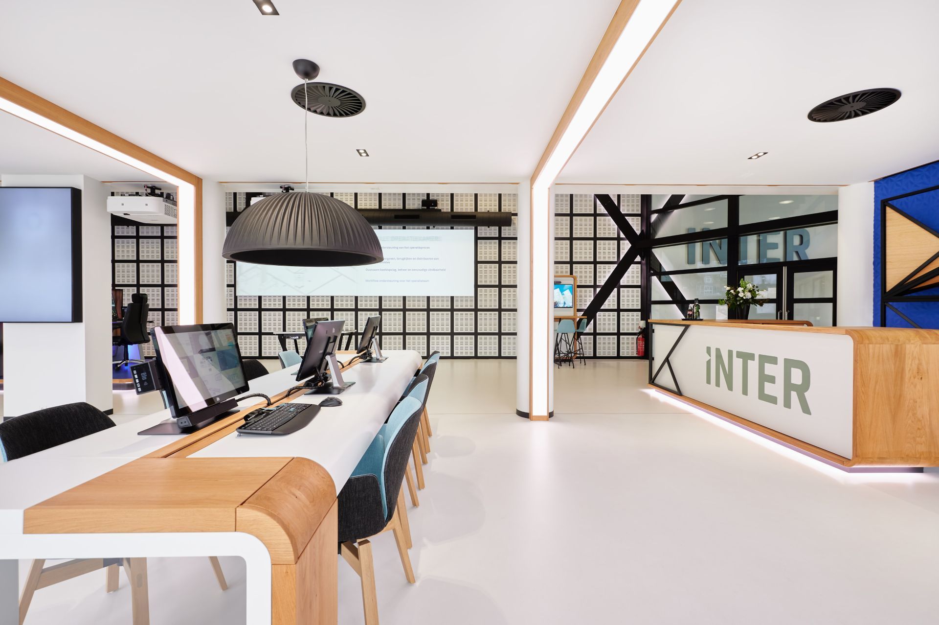 Großer Büroraum von iNTER