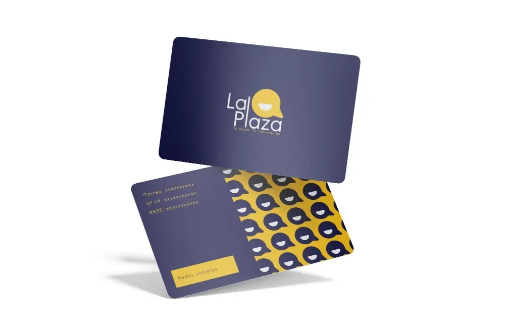 Dos tarjetas de visita moradas y amarillas con un logotipo y un diseño estampado sobre un fondo blanco.