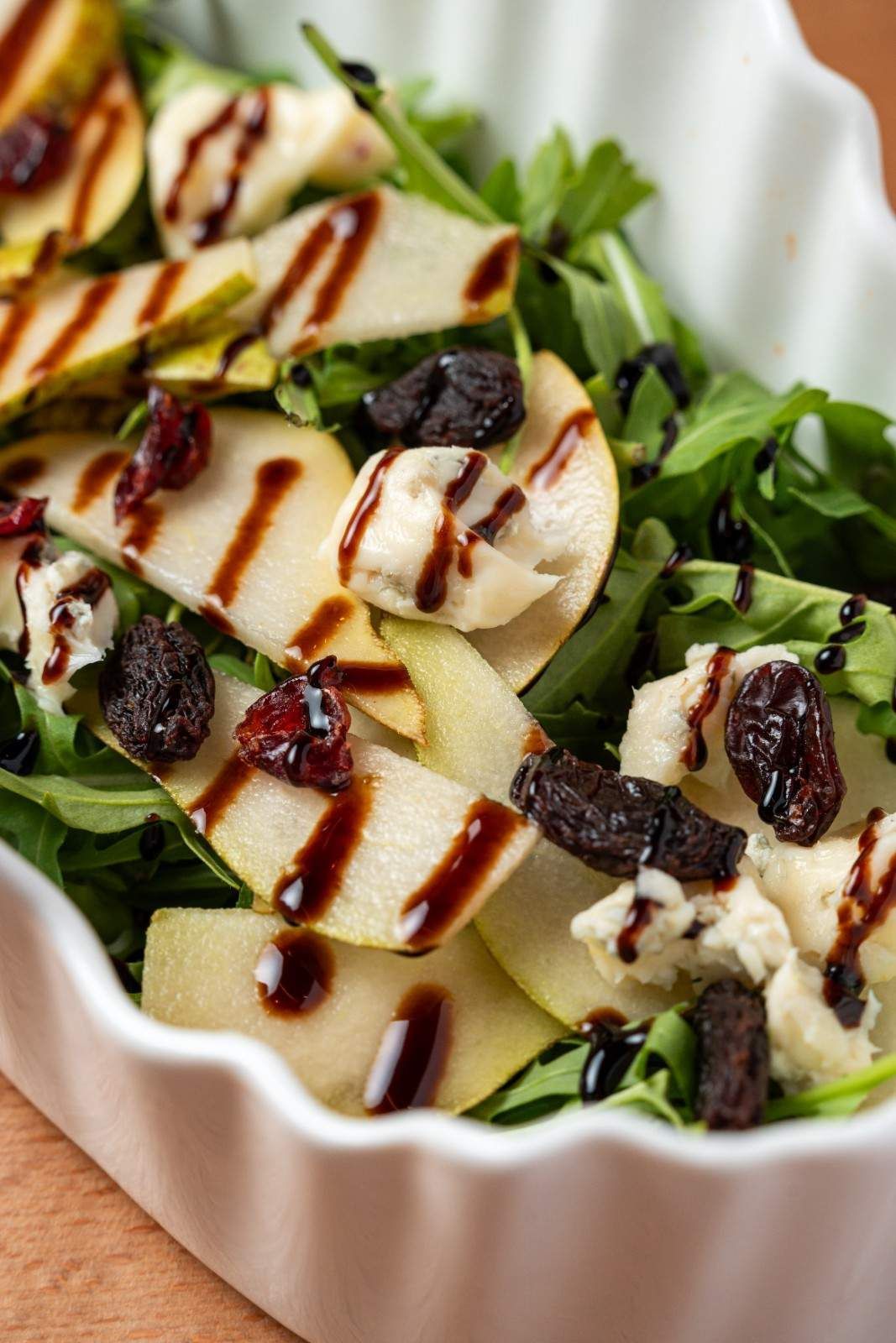 Ensalada verde con lonchas de queso
