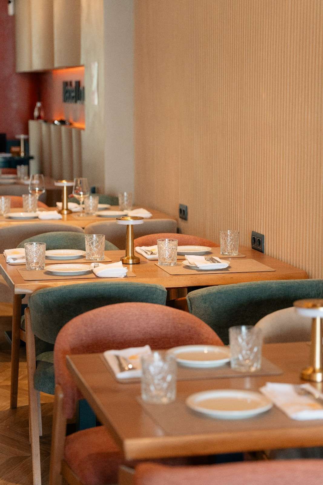 Comedor vacío de un restaurante