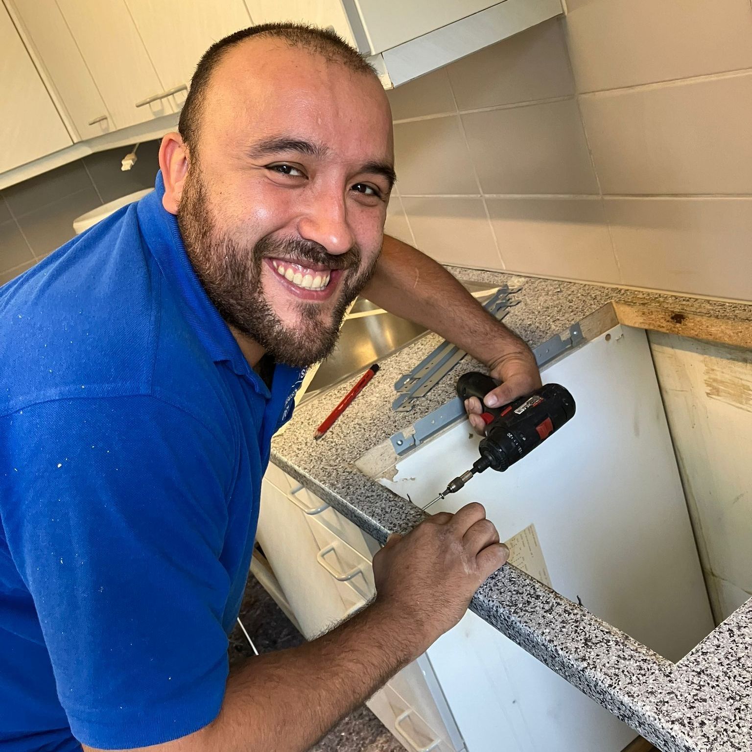 Cristian Bedoya von der Herd-Service Schnarwiler GmbH