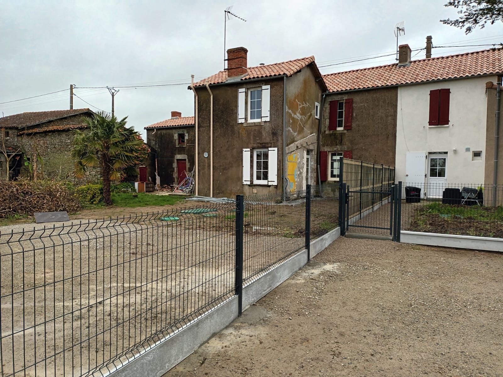 Verdon Paysage - Pose d'une clôture entre deux jardins