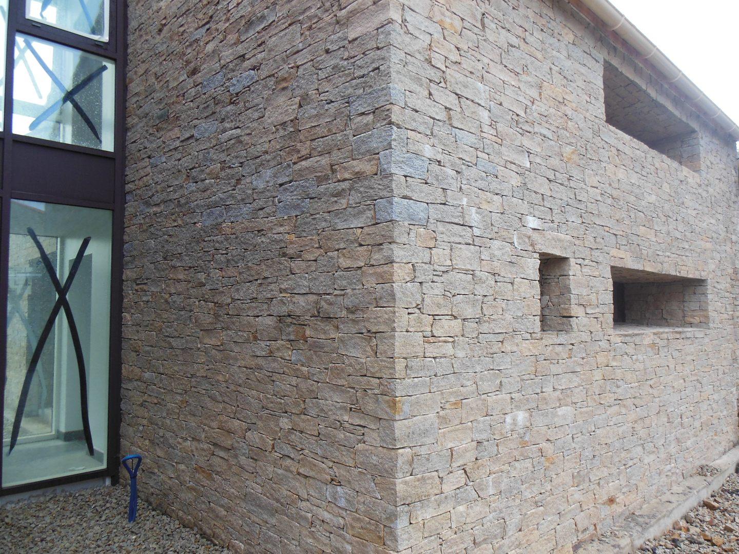 Habillage de murs en pierre de gneiss
