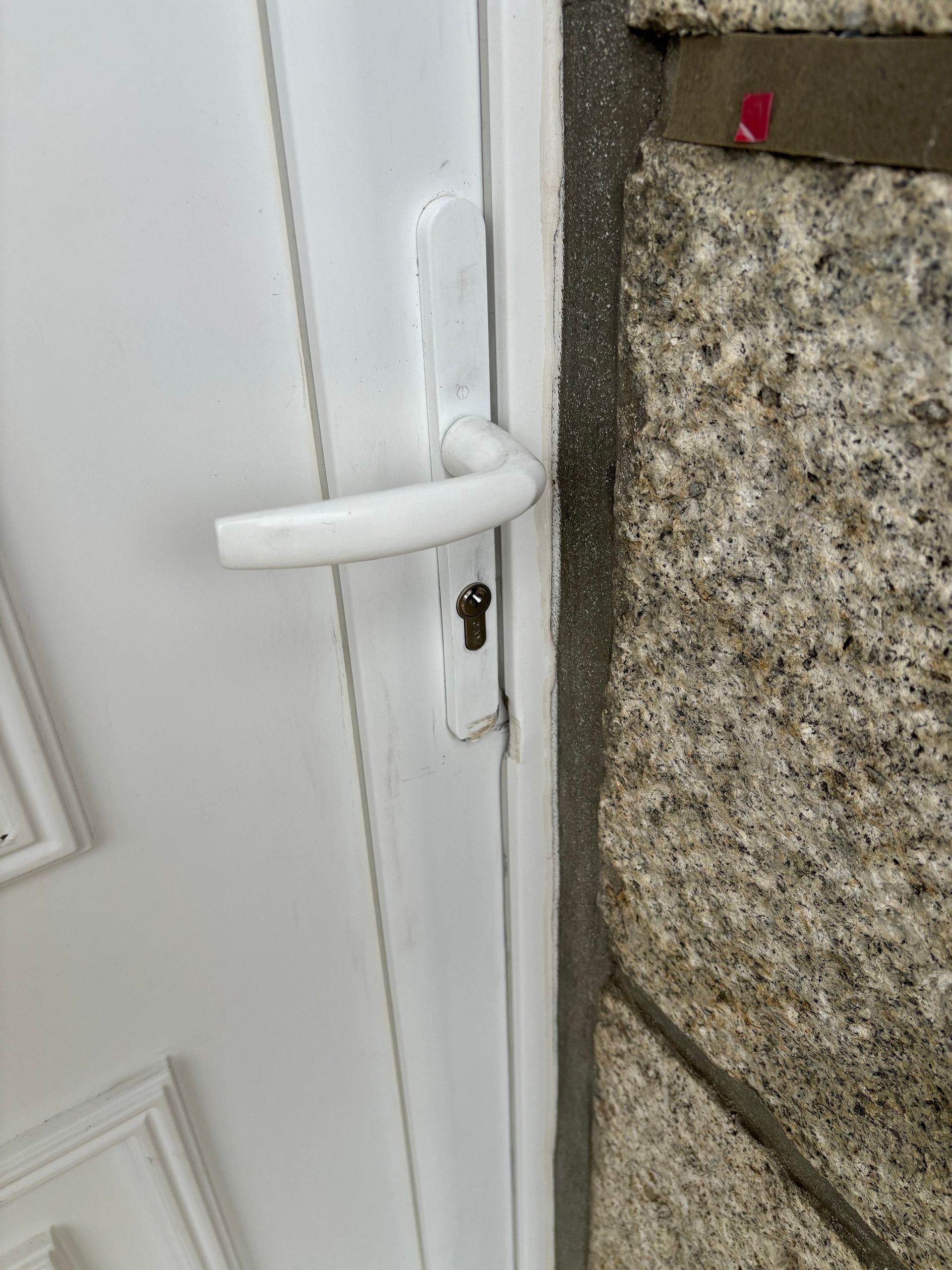 Serrure de porte d'entrée en PVC