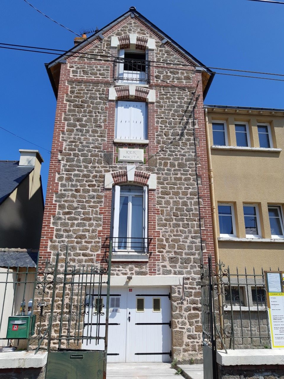 Rénovation de façade de maison en pierre