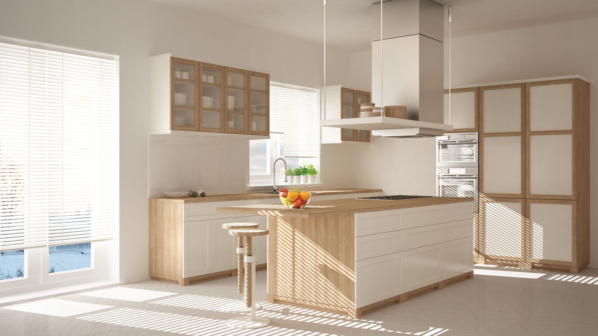 Cocina moderna con armarios blancos y de madera, isla, campana extractora y luz natural.