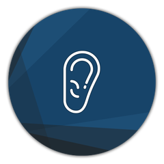 Contour blanc d'une oreille à l'intérieur d'un cercle bleu foncé à motifs polygonaux.