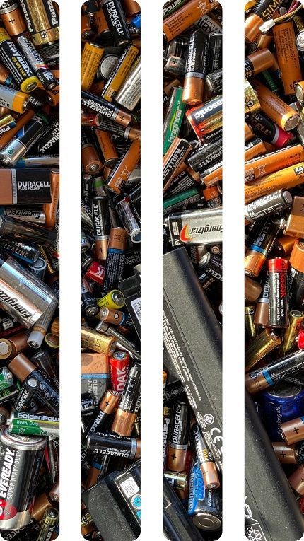 In diesem Stapel befinden sich viele unterschiedliche Batterietypen.