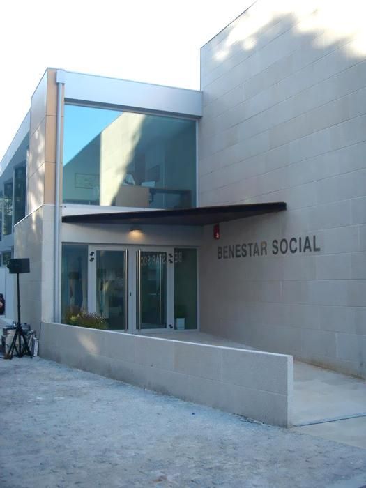 Un edificio con la palabra bienestar social.