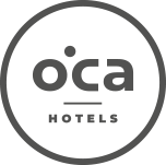 El logotipo de Oca Hotels está en un círculo sobre un fondo blanco.