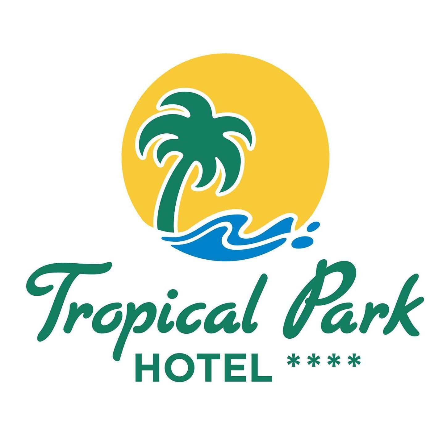 El logotipo del hotel Tropical Park con una palmera y olas.