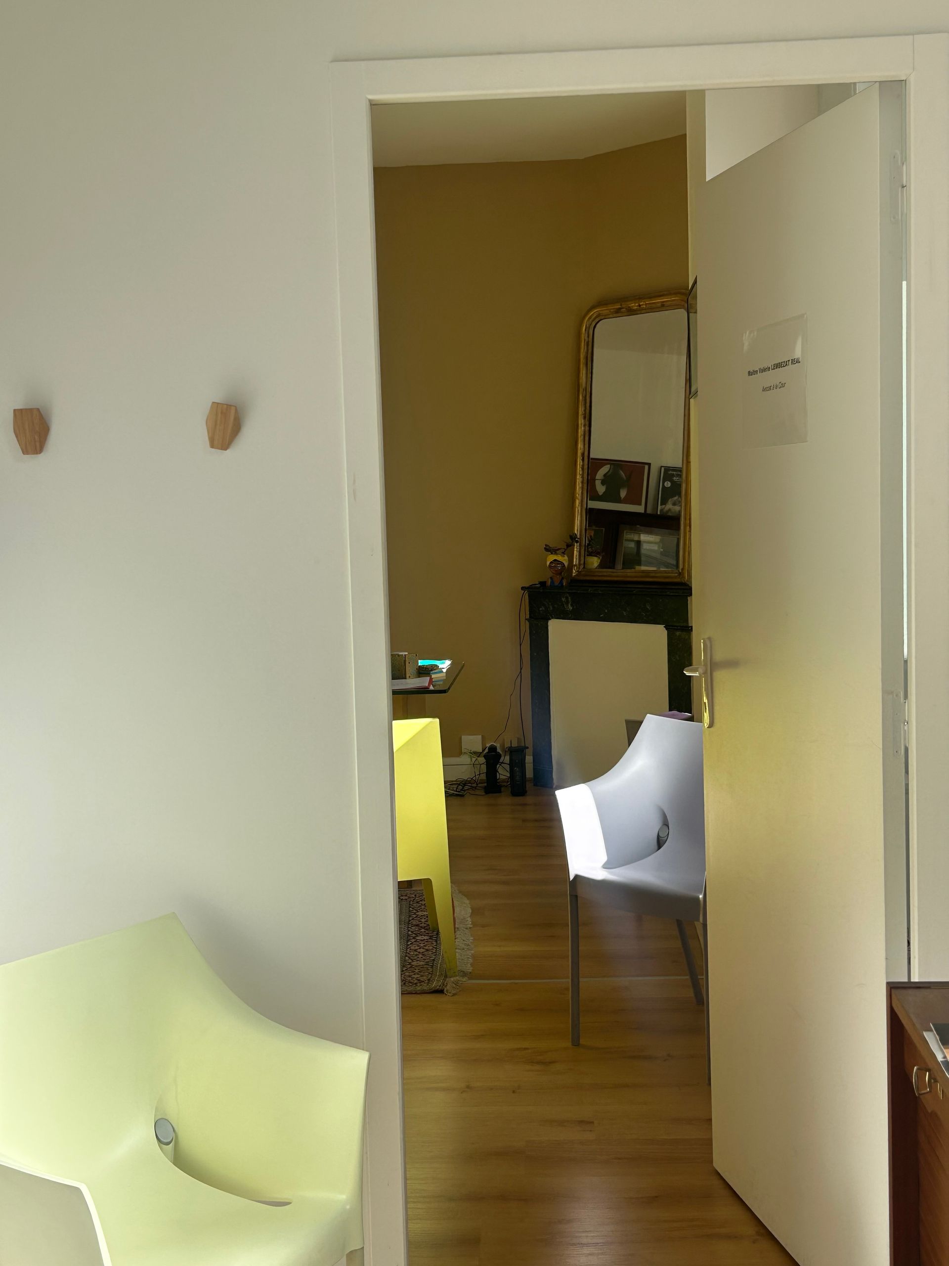 Entrée d'un cabinet