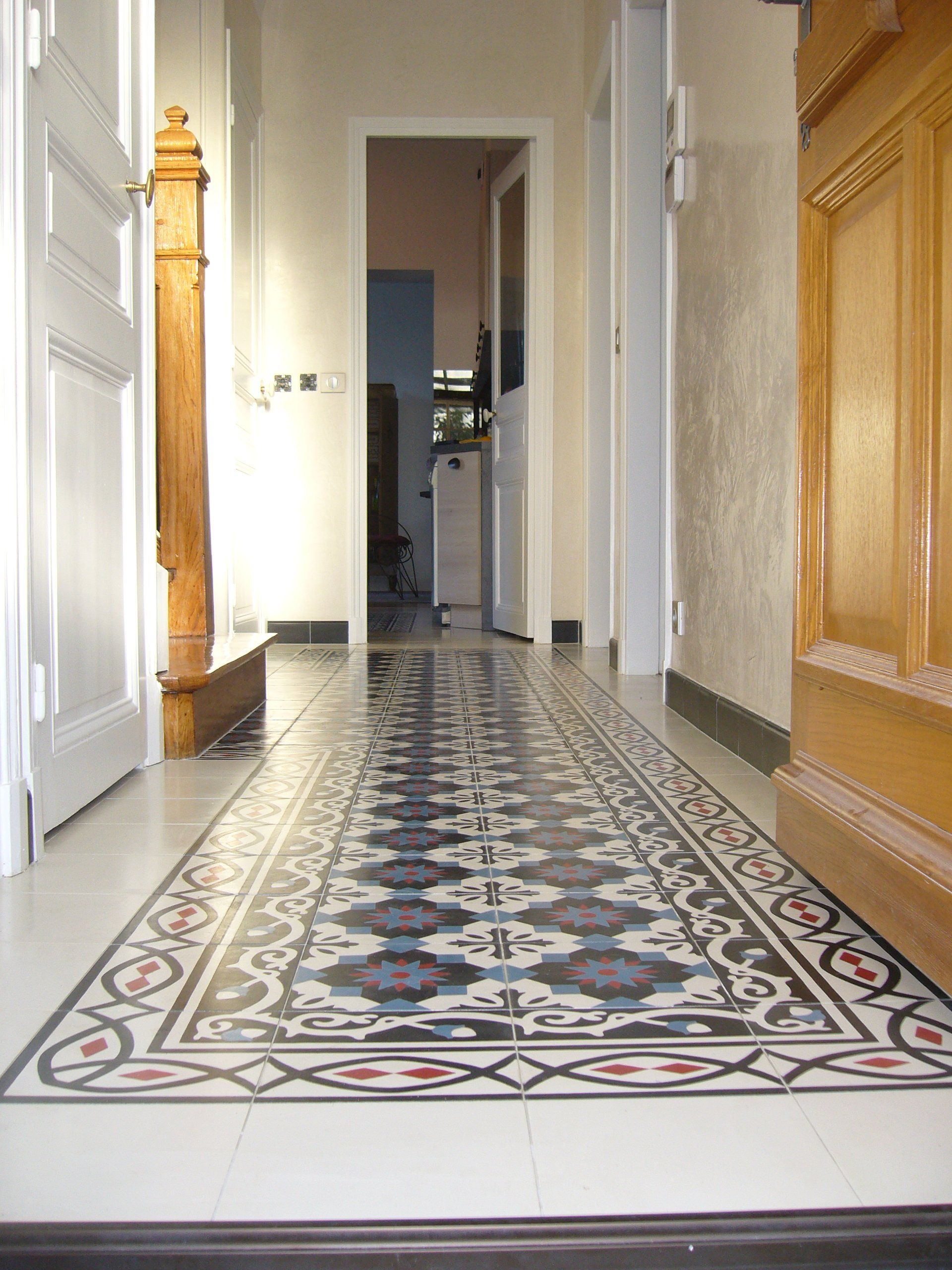 Pose de carrelage dans une entrée