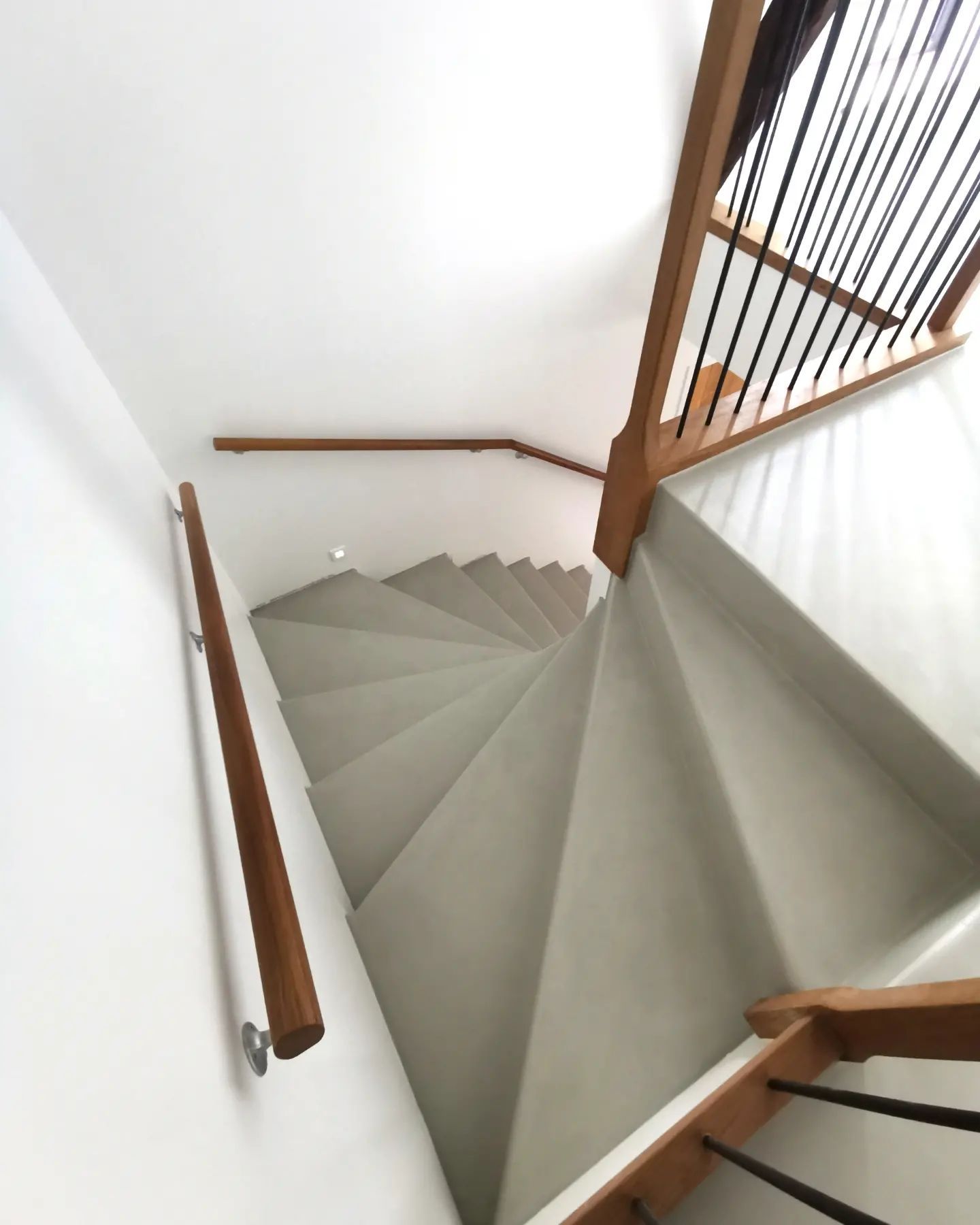 Escalier en béton ciré gris 