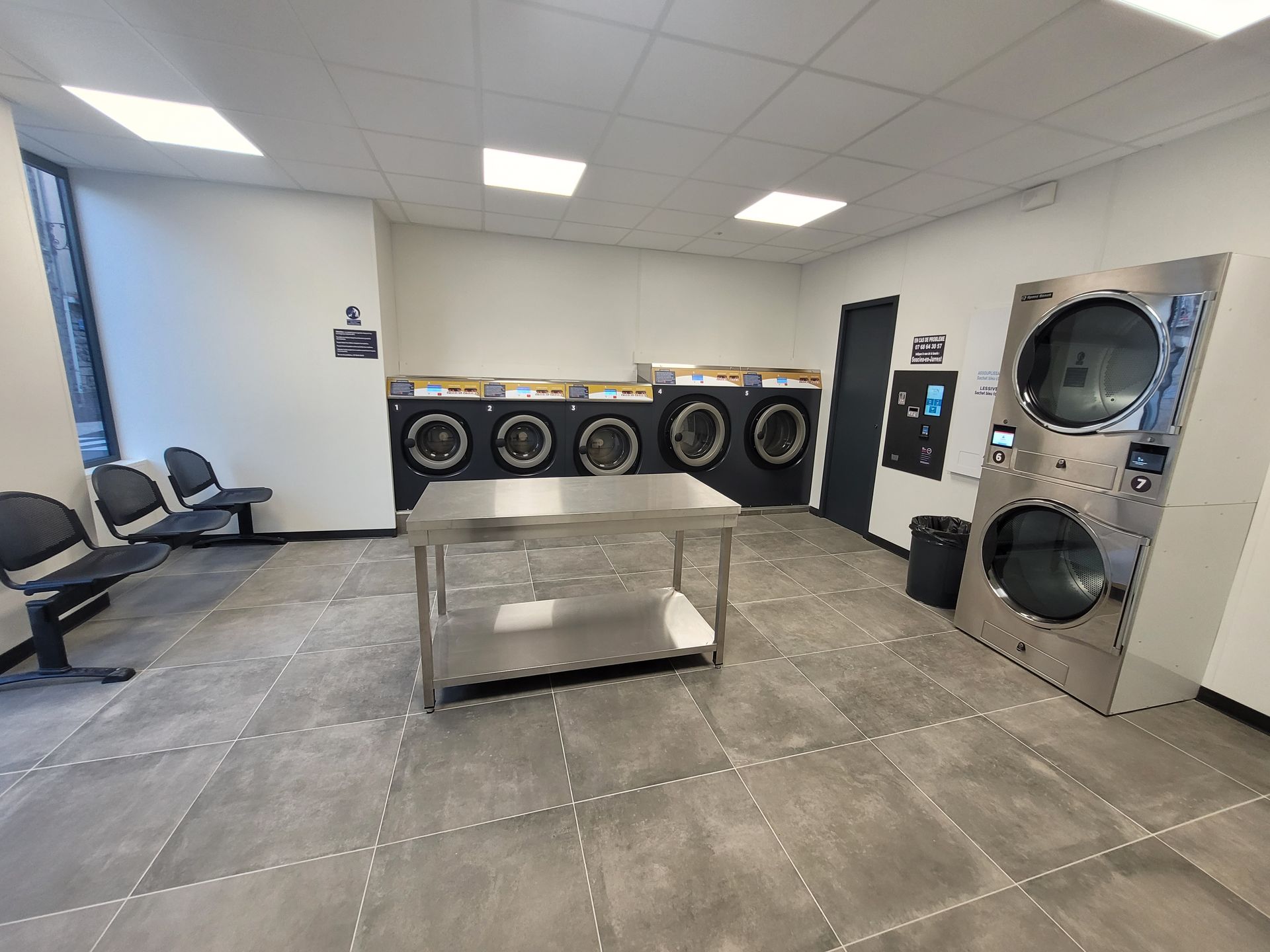 Intérieur d'une laverie automatique - Promoclean Laveries Grand Lyon