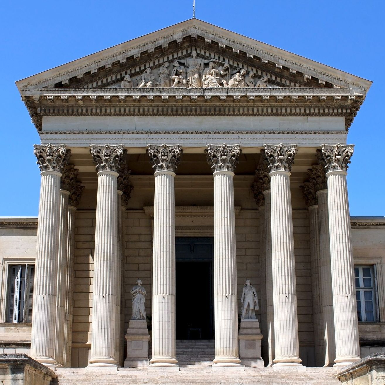 Palais de justice vu de face